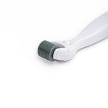 Load image into Gallery viewer, SkinVacious skin roller close-up of roller