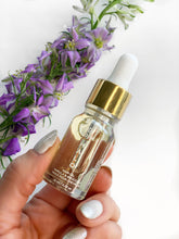Load image into Gallery viewer, HADAKA HALO HAIR OIL BOTTLE BEING HELD