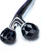Load image into Gallery viewer, HADAKA WANDLUXE OBSIDIAN LIFTING FACIAL ROLLER - CLOSEUP OF HEAD
